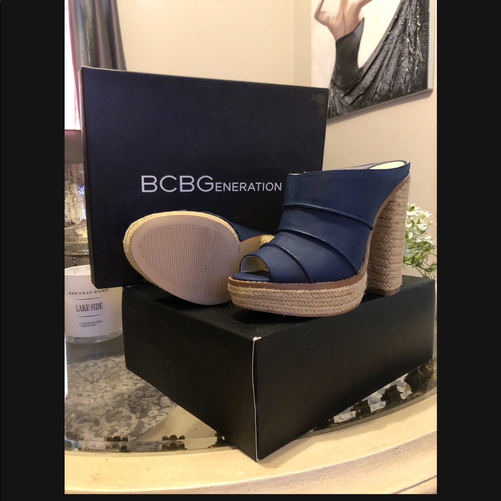 SOLD!!!

💙NEW “BCBG” *Cecely* Blue Midnight Elko Nubuck size 7💙